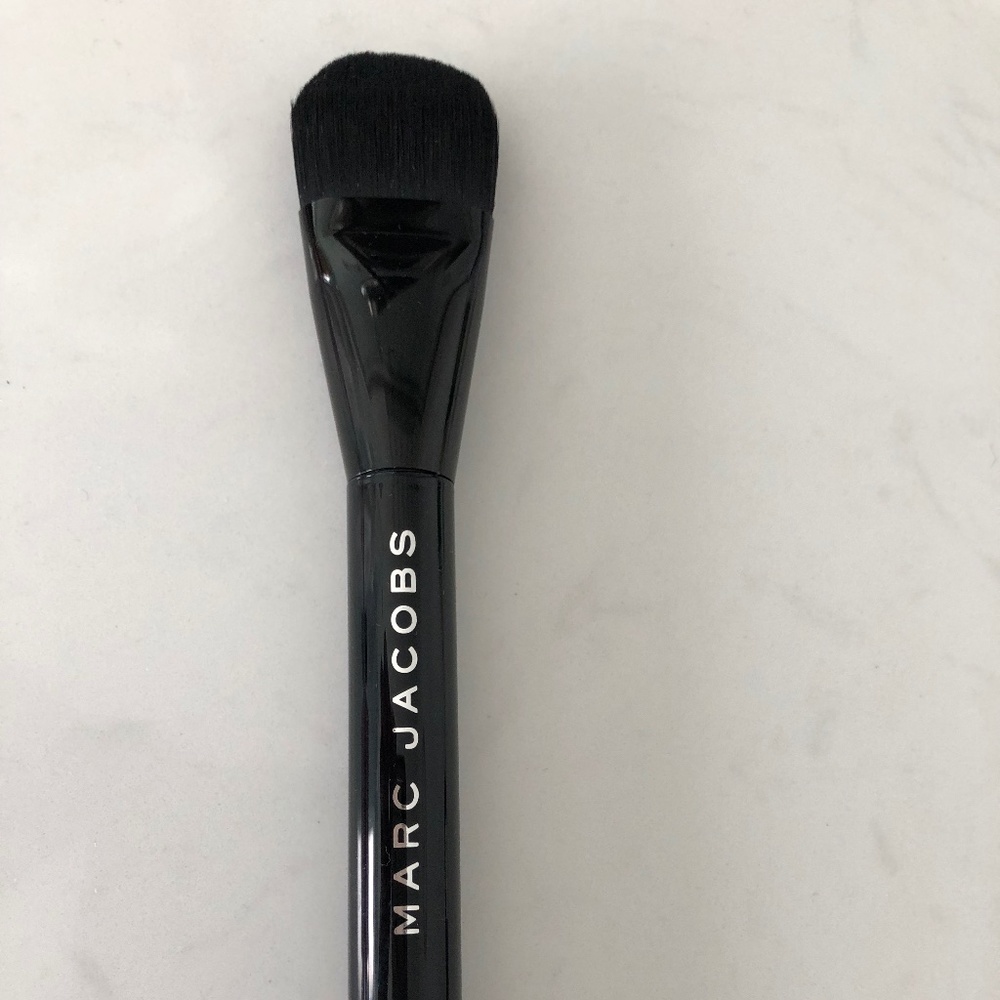 Marc Jacobs The Seamless foundation brush (NEW)